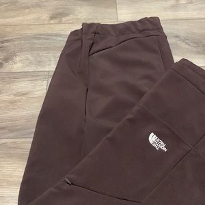 The North Face brown snow pants size Xl. In new condition. Lined inside. Zippers